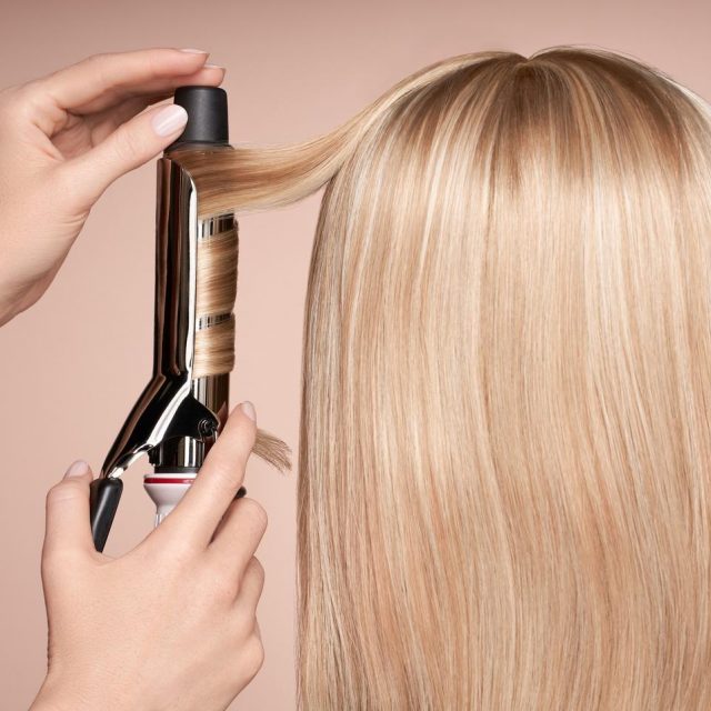巻いた髪を長時間キープ！崩れを防ぐ高評価のヘアスタイリング剤6選