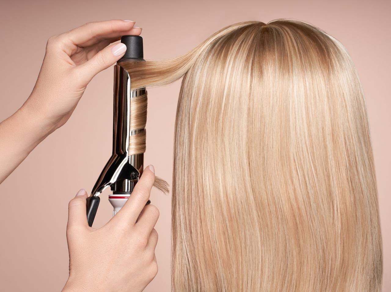 巻いた髪を長時間キープ！崩れを防ぐ高評価のヘアスタイリング剤6選