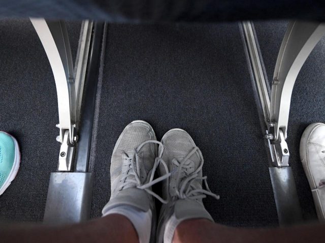 飛行機の機内で乗客が「見つけてしまったもの」が恐怖…