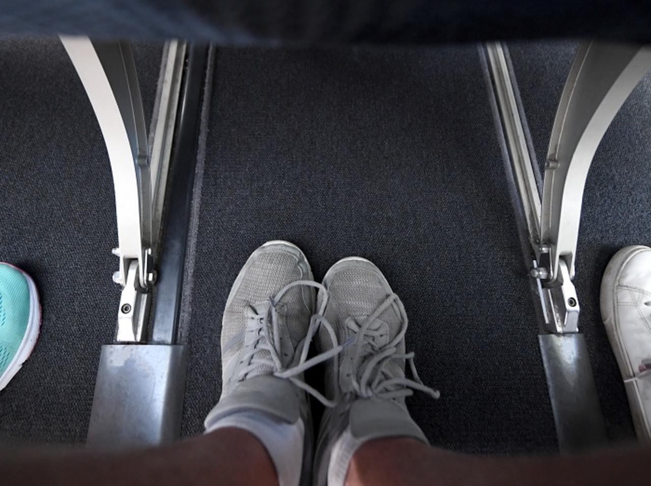 飛行機の機内で乗客が「見つけてしまったもの」が恐怖…