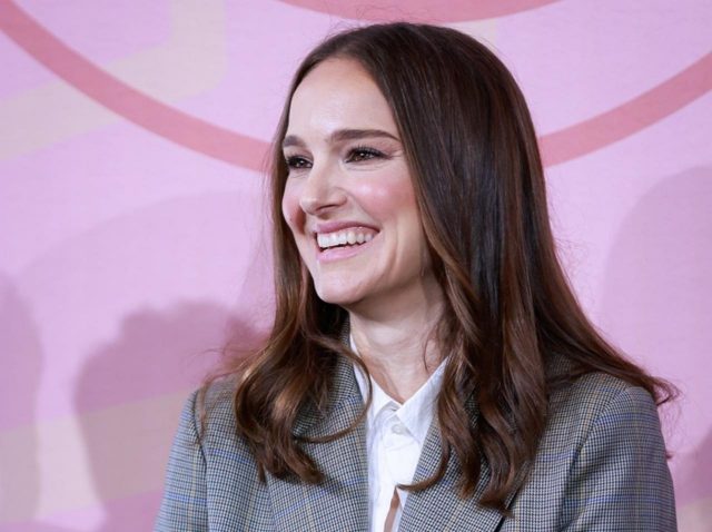 夫の不倫が発覚したナタリー・ポートマン、結婚指輪をつけずに外出【写真アリ】