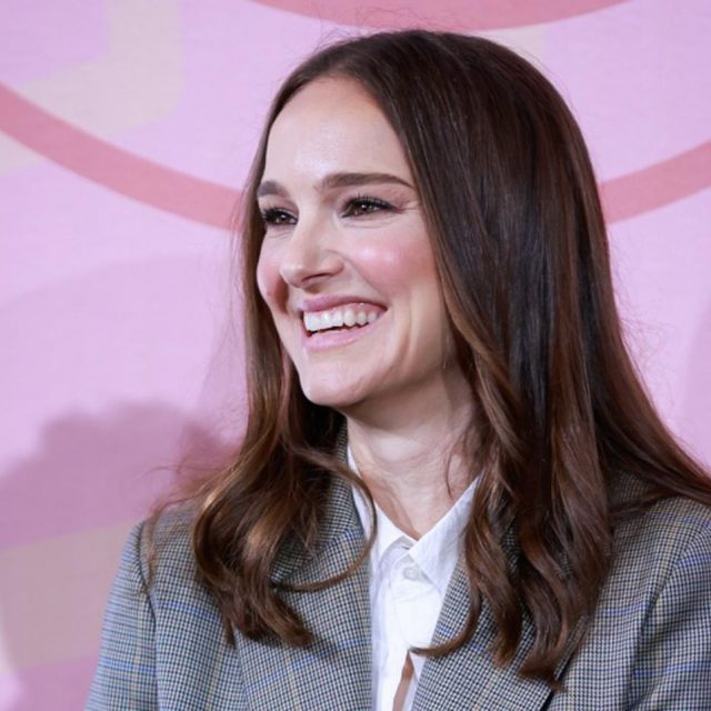 夫の不倫が発覚したナタリー・ポートマン、結婚指輪をつけずに外出【写真アリ】