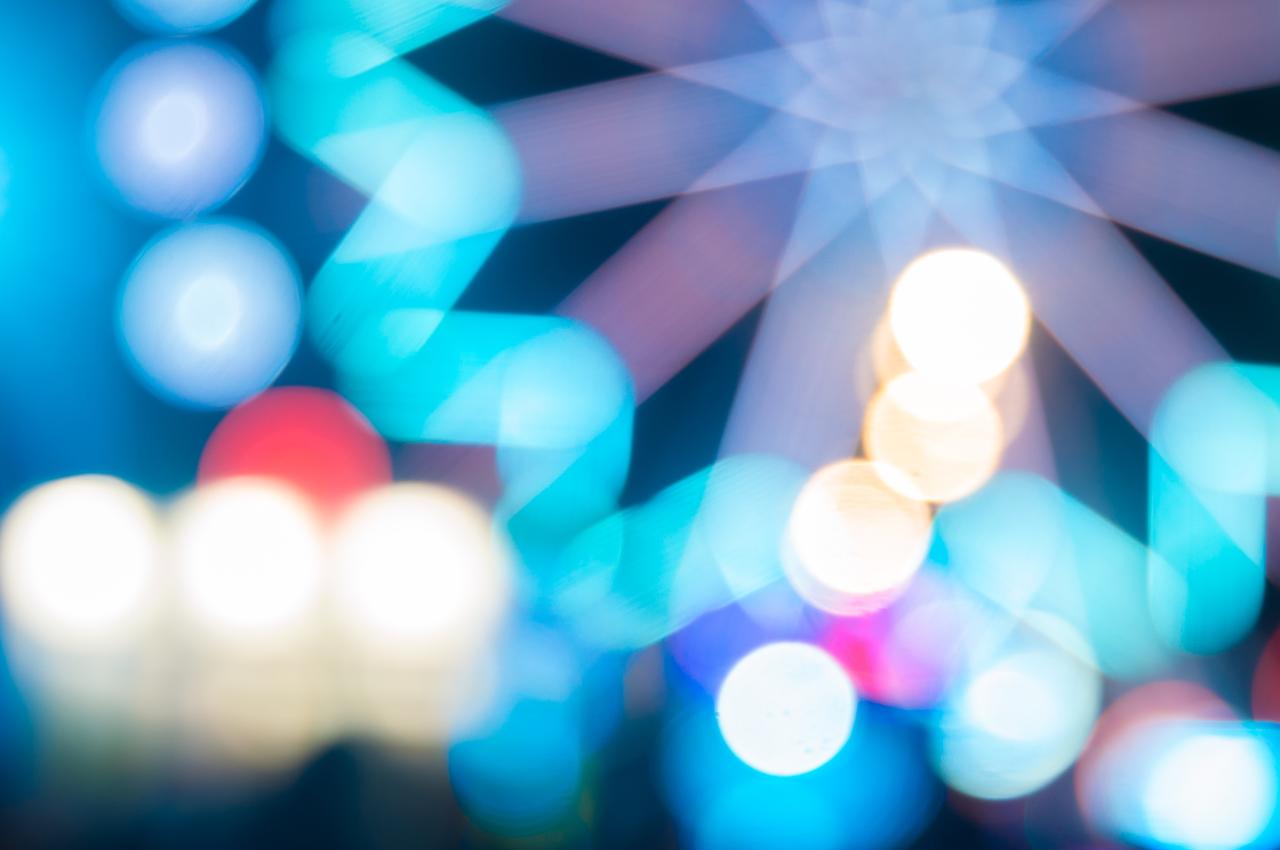 テーマパークで10代が死亡、乗り物から投げ出されて時速112キロで激突か