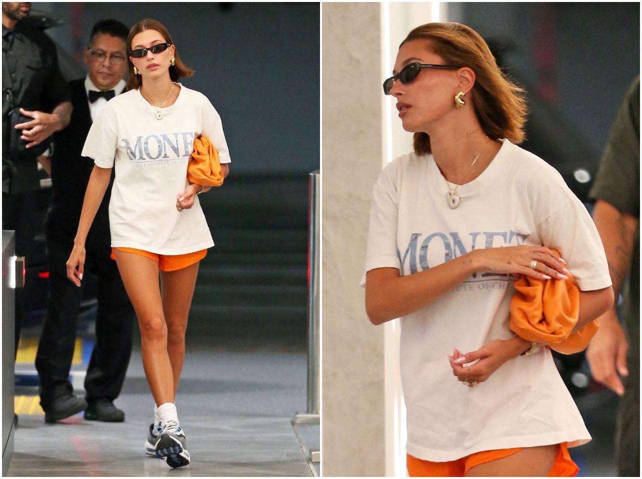 ヘイリー・ビーバー、小物使いで差をつけたハイ&ロウなスポーティスタイル