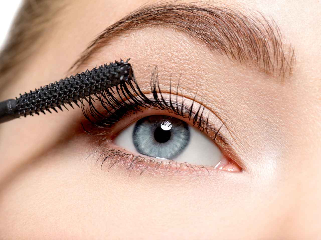 目の形別でわかる！目力アップさせるマスカラの塗り方