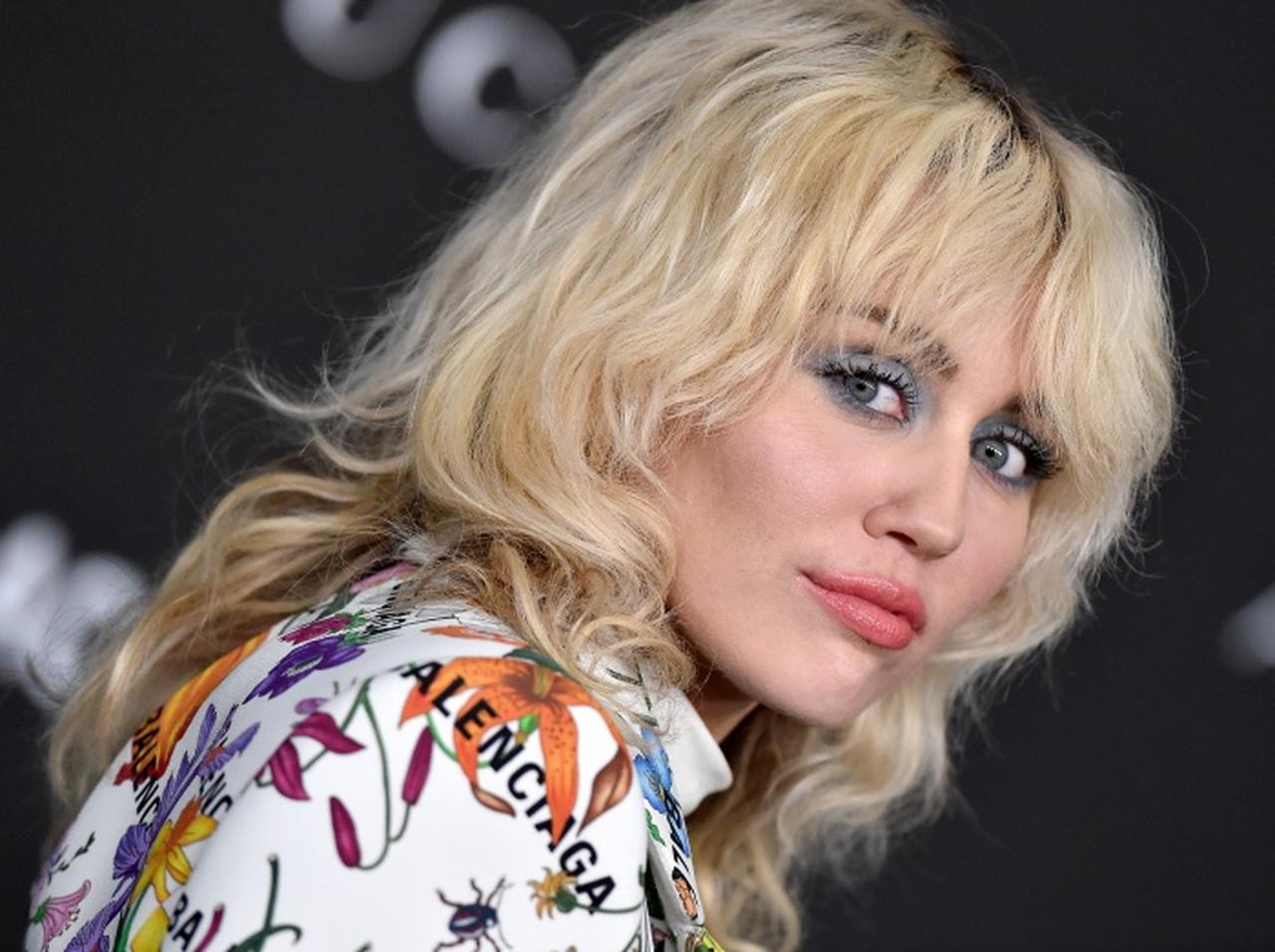 【全訳】「誤解されていた」時期に書いたもの、マイリー・サイラスが18ヶ月間の思いをシェア