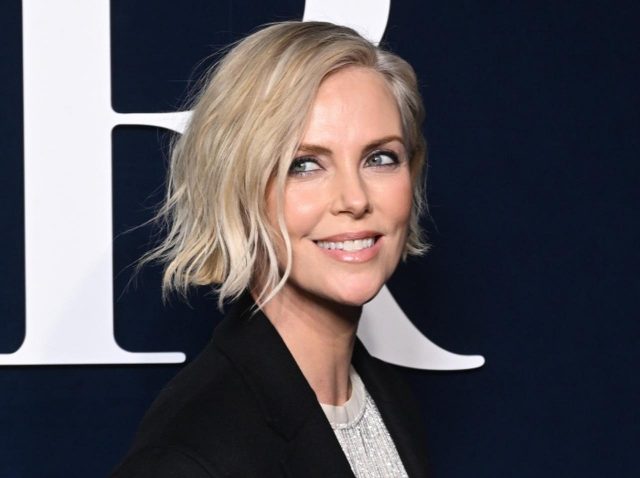 整形失敗を噂されたシャーリーズ・セロン、『反論』が清々しすぎる「ただ歳を重ねているだけ！自然な成り行き」