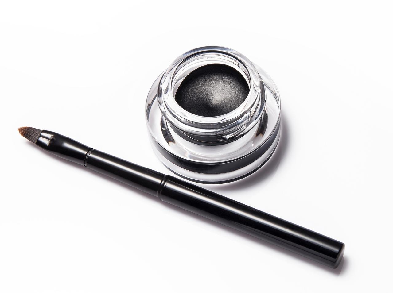 ウォータープルーフの「アイライン」でもにじむのはなぜ？プロが教えるにじみ予防術