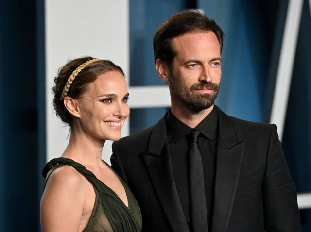 ナタリー・ポートマン、不倫発覚で別居中の夫とサッカー観戦