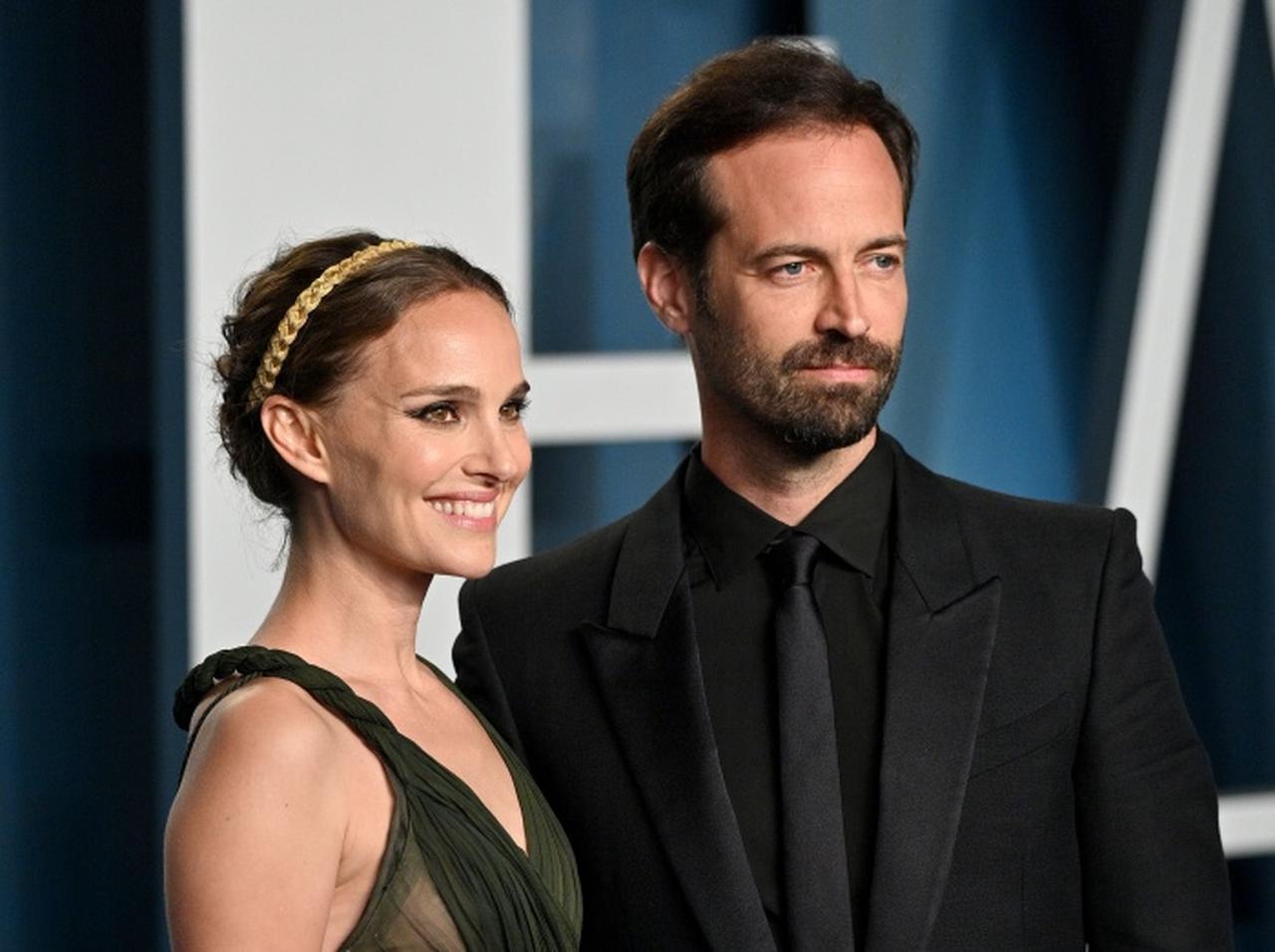 ナタリー・ポートマン、不倫発覚で別居中の夫とサッカー観戦