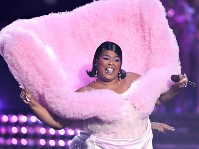 『劣悪な職場環境』で訴えられてSNS投稿止めていたリゾ、“渋谷で撮った写真”で沈黙を破る