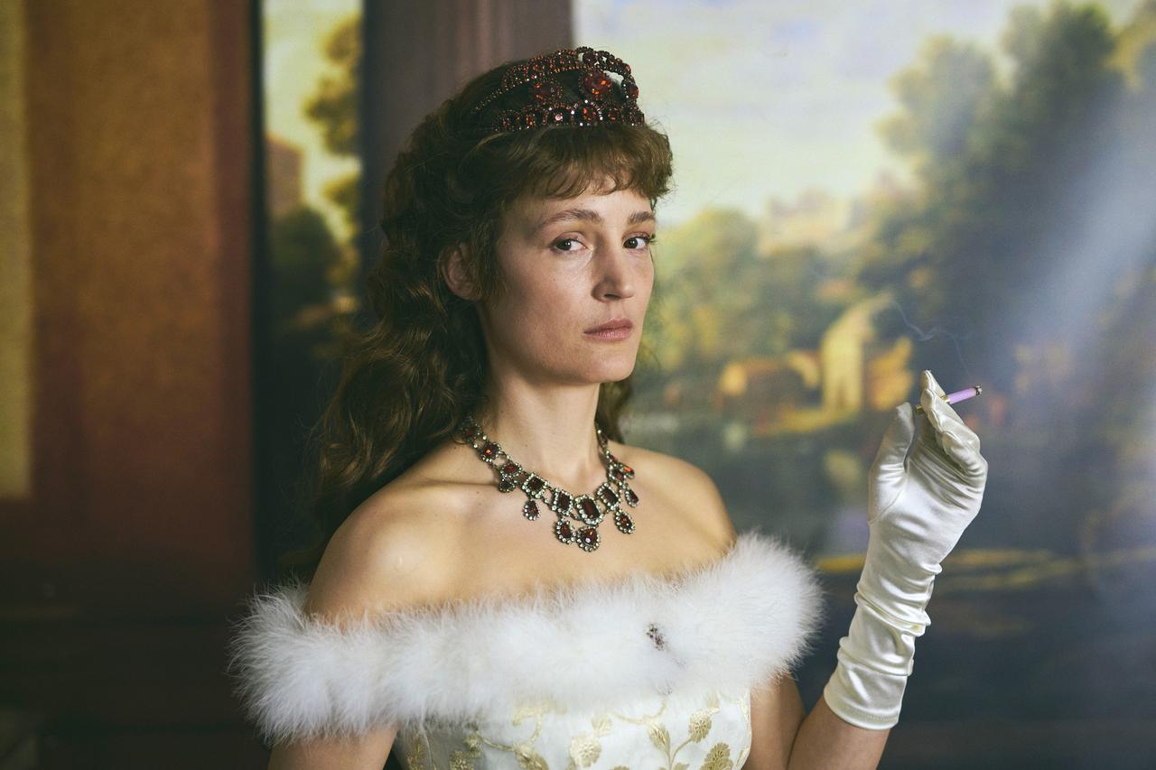 【サク読みレビュー】『エリザベート 1878』は歴史上で人気の高い皇妃を現代的に大胆に解釈し直した極上の歴史ドラマ