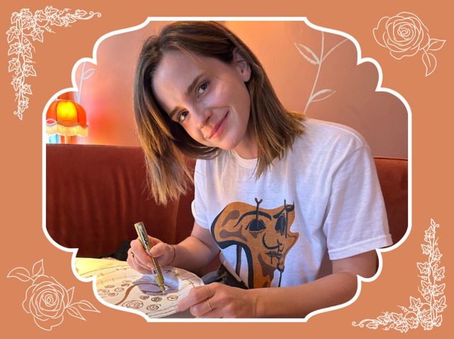 エマ・ワトソンの現在が可愛すぎる！お皿に絵を描きながらにっこり【最新ショット】