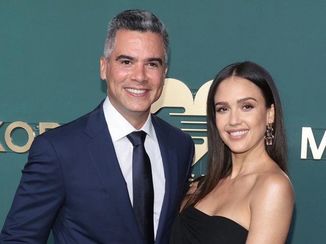 ジェシカ・アルバの夫が「超人気女優との交際」で最も苦労したことを明かす