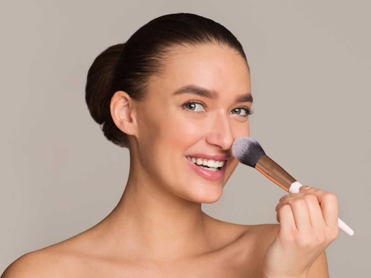 30秒で鼻筋メイク完了！時短で鼻を高く見せるノーズシャドウの入れ方がすごい