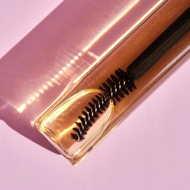10カ月予約待ちの人気まつげ美容液が再入荷！まつげを長く濃くする「ペプチド」配合