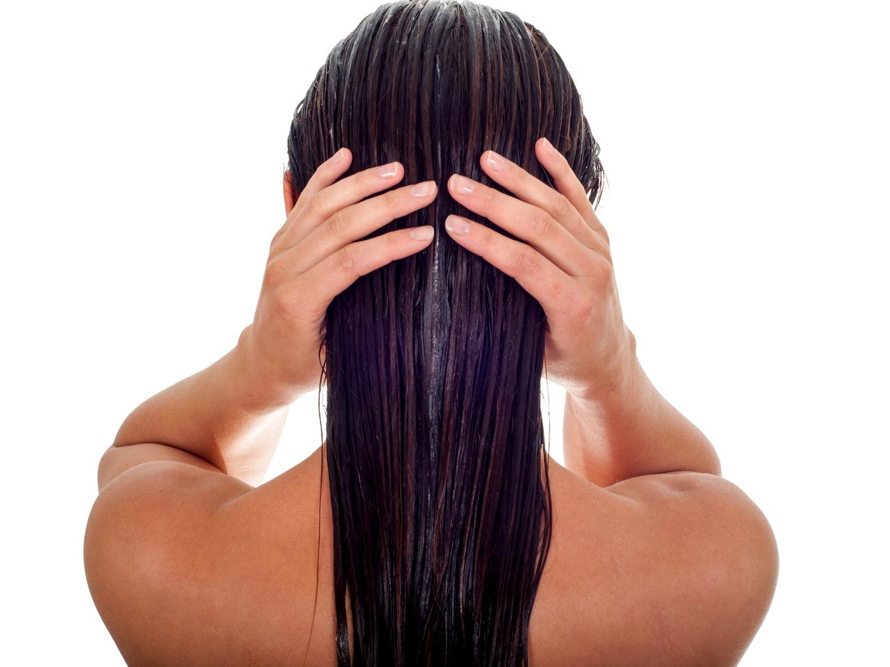 “自然乾燥が髪に良い”は間違い!意外と知らないデメリットを専門家が解説