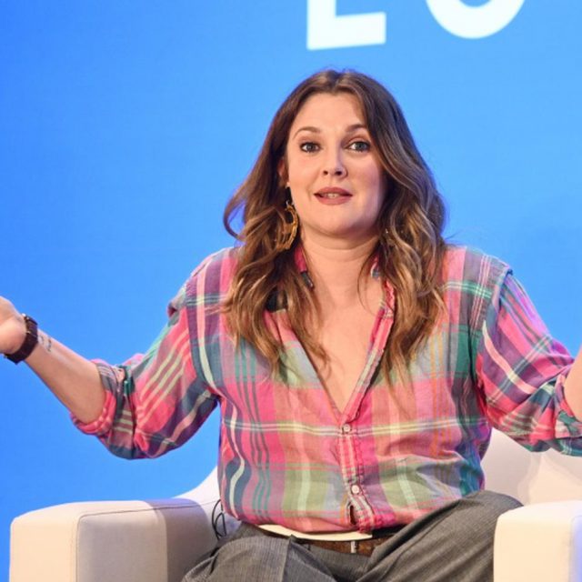 乱入したストーカーに「こんにちわ」と言ってしまったドリュー・バリモア、危険察知した同席者に避難させられる