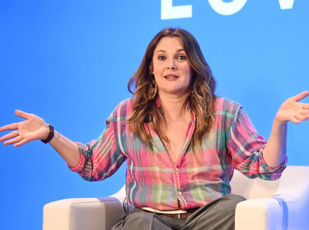 乱入したストーカーに「こんにちわ」と言ってしまったドリュー・バリモア、危険察知した同席者に避難させられる