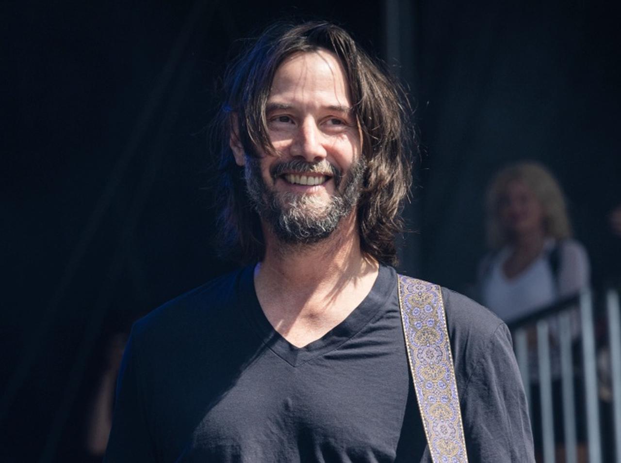 キアヌ・リーブス、「兄は私の王子様」と慕う妹とバケーション