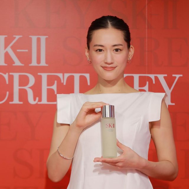 綾瀬はるか、SK-IIのイベントで肌年齢「27歳」と公開
