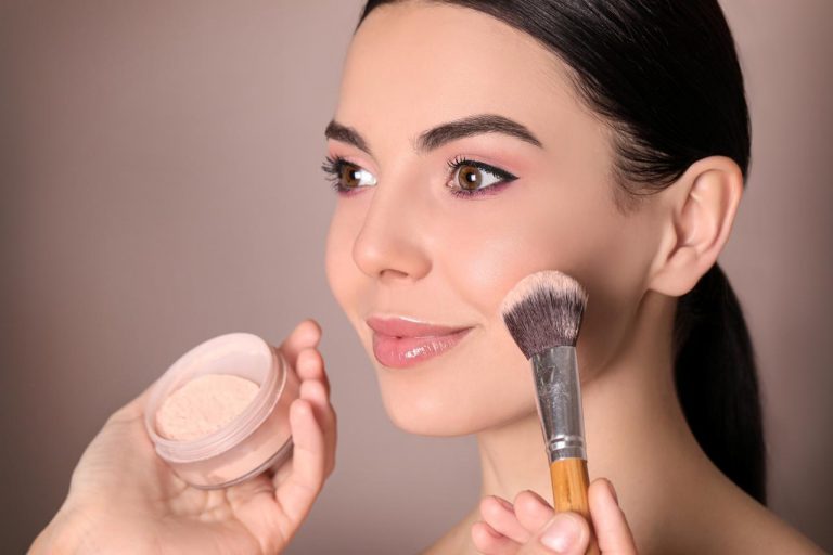 フェイスパウダーには「ブラシ」を使うのがオススメな理由
