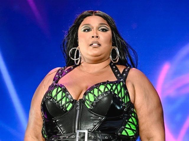 セクハラ告発の「ウソ」を示す“証拠写真”があると主張、リゾが『劣悪な職場環境』訴訟で反論