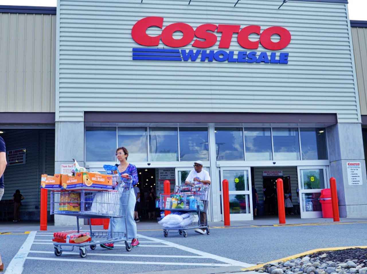 コストコに“転職”した元教師の女性、「今が人生で1番幸せ」で「給料もアップ」と明かす