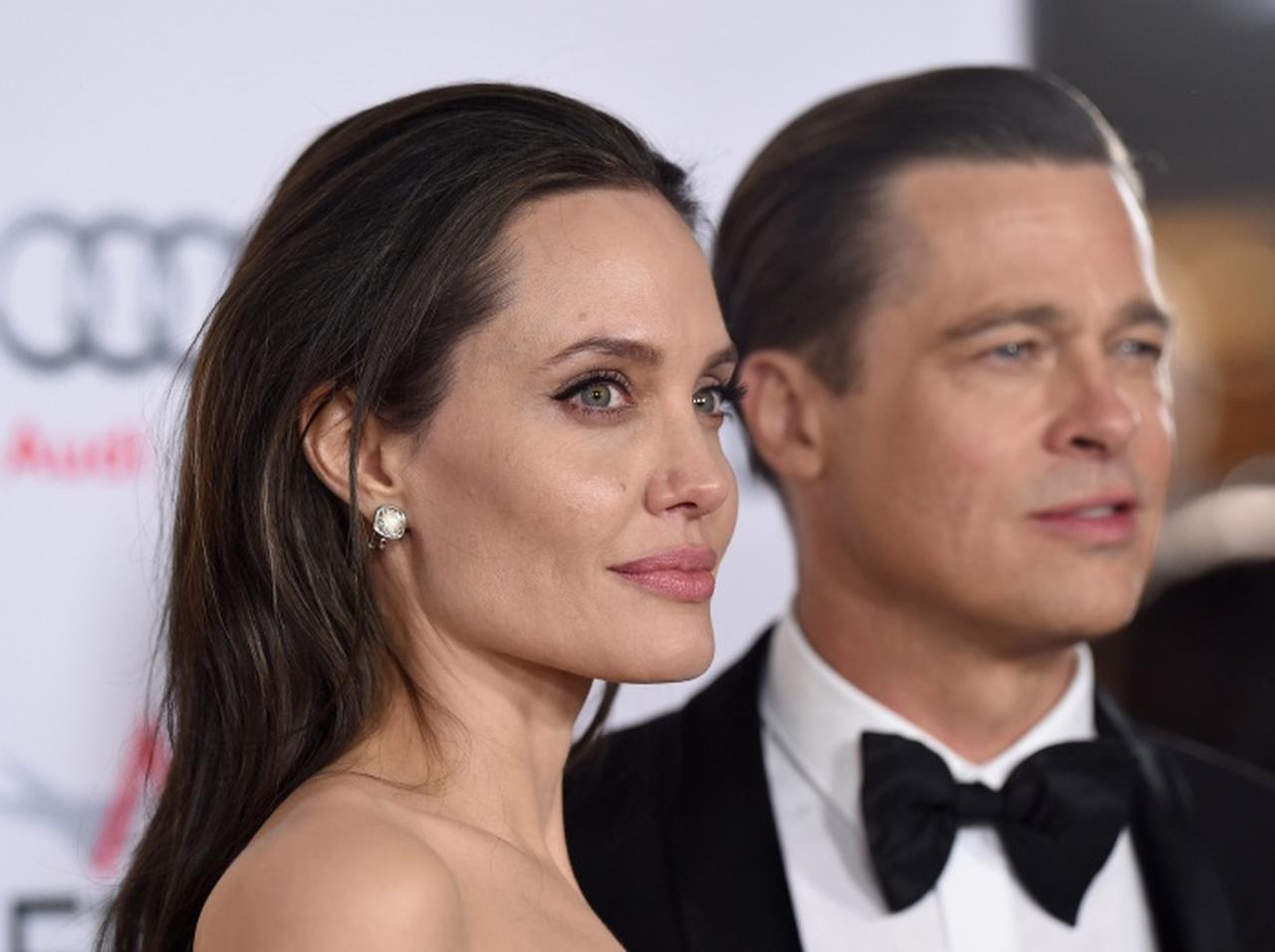 ブラピに向けたメッセージ？アンジェリーナ・ジョリーが「中指」に入れたタトゥーにザワザワ