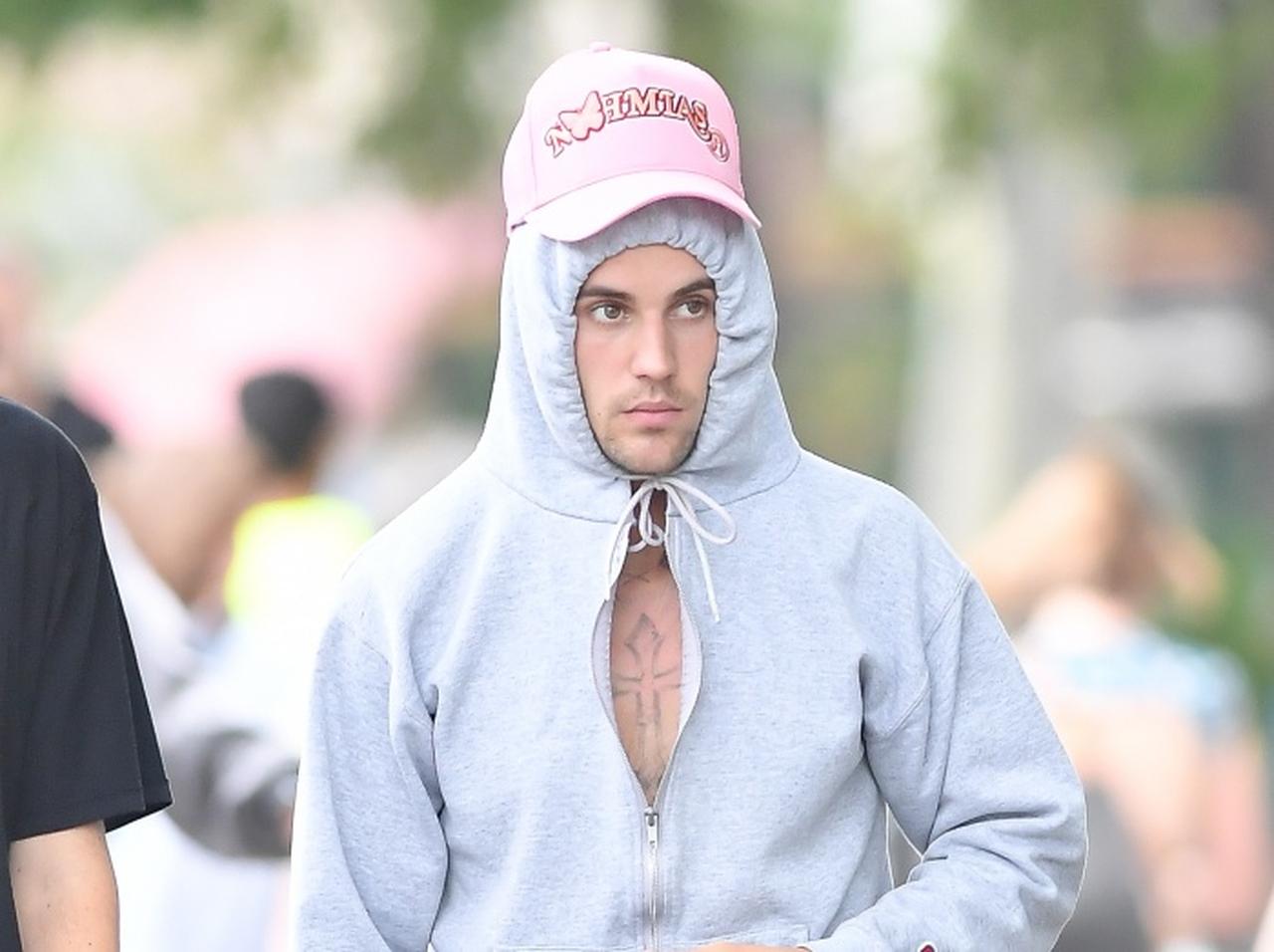 ジャスティン・ビーバーの「キャップのかぶり方」が独特すぎる【写真アリ】