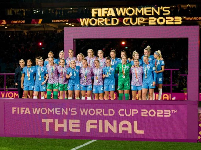 「次世代のインスピレーションに」チャールズ国王とウィリアム皇太子が女子イングランド代表に賛辞