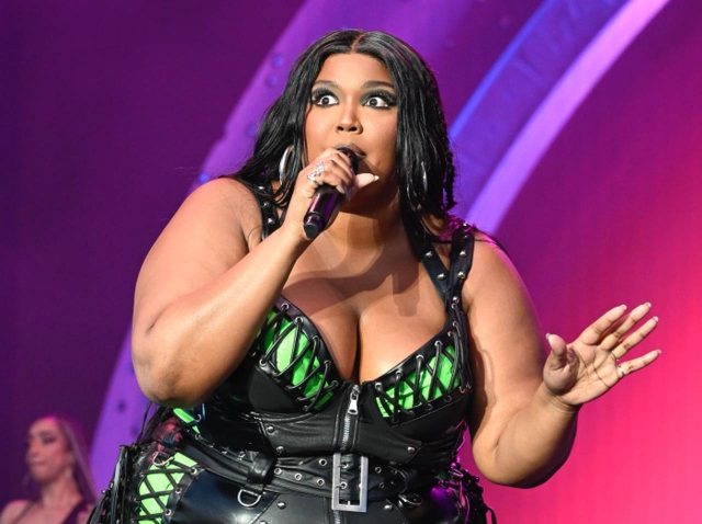 【声明全訳】バックダンサーから『セクハラ』や『ボディシェイミング』を告発されたリゾ、「私は悪人ではない」と猛反論