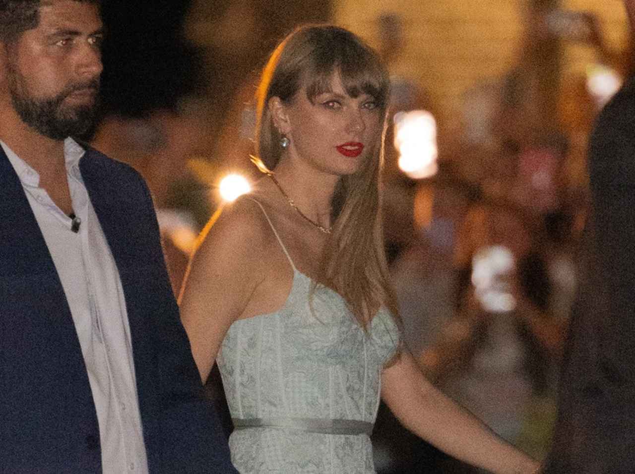 テイラー・スウィフト、友人の結婚式の“お呼ばれドレス”に隠された「意味」に感激