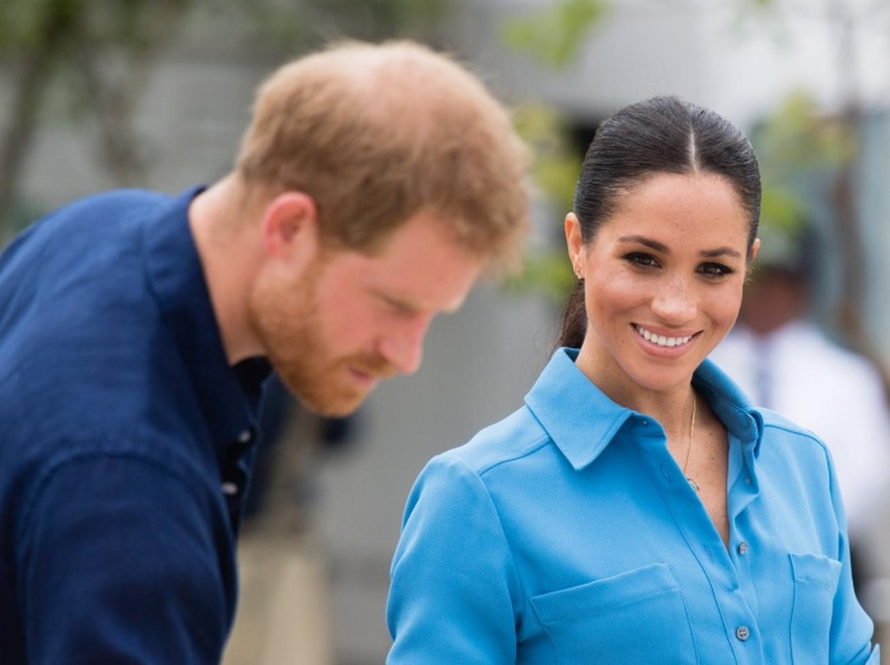 メーガン妃がヘンリー王子の注意を引くために使っている「秘密の合図」が明らかになる
