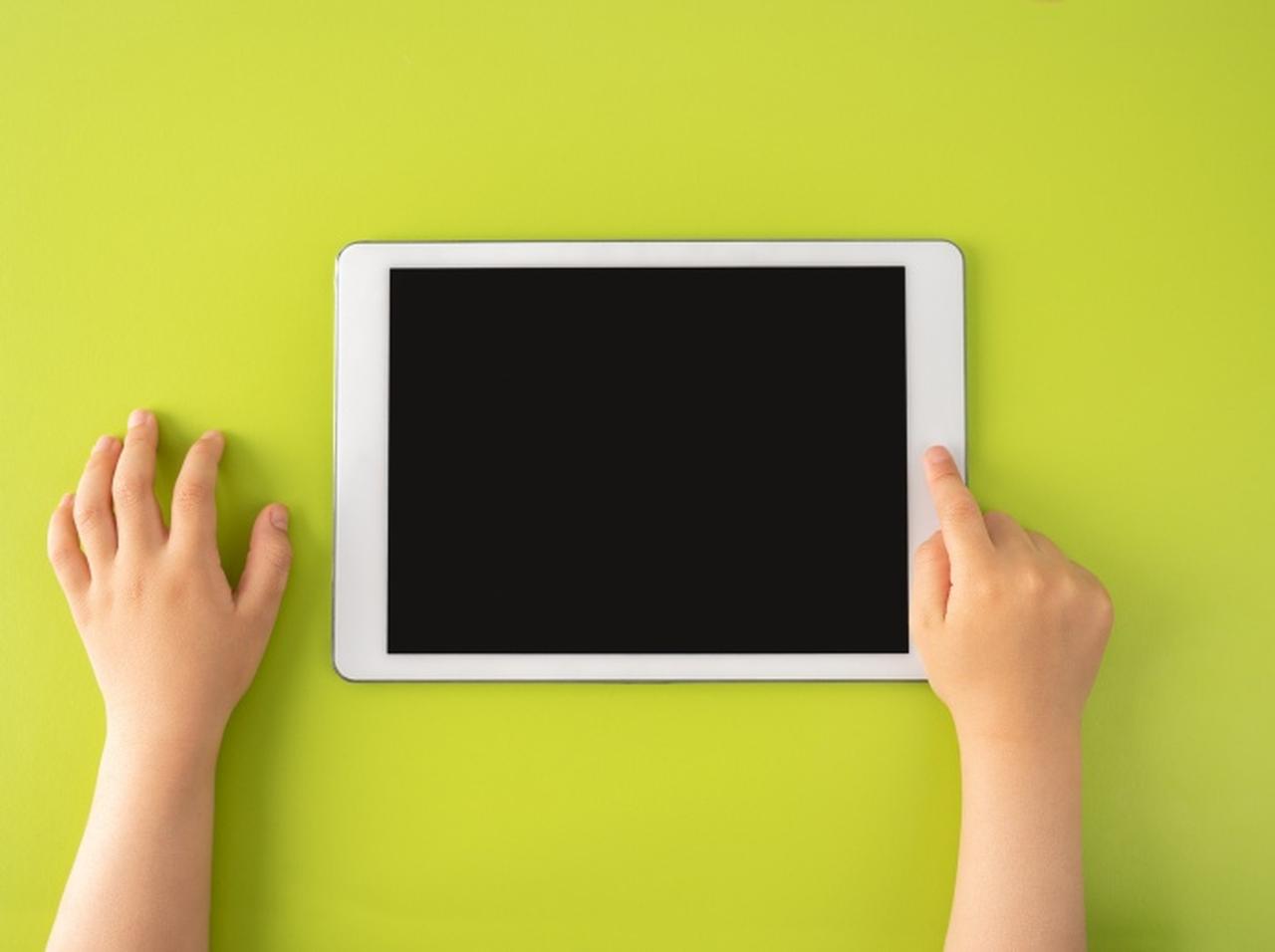 子どもたちがiPadを自由に使えないよう金庫に入れて管理、米人気女優が厳しい「おうちルール」を明かす