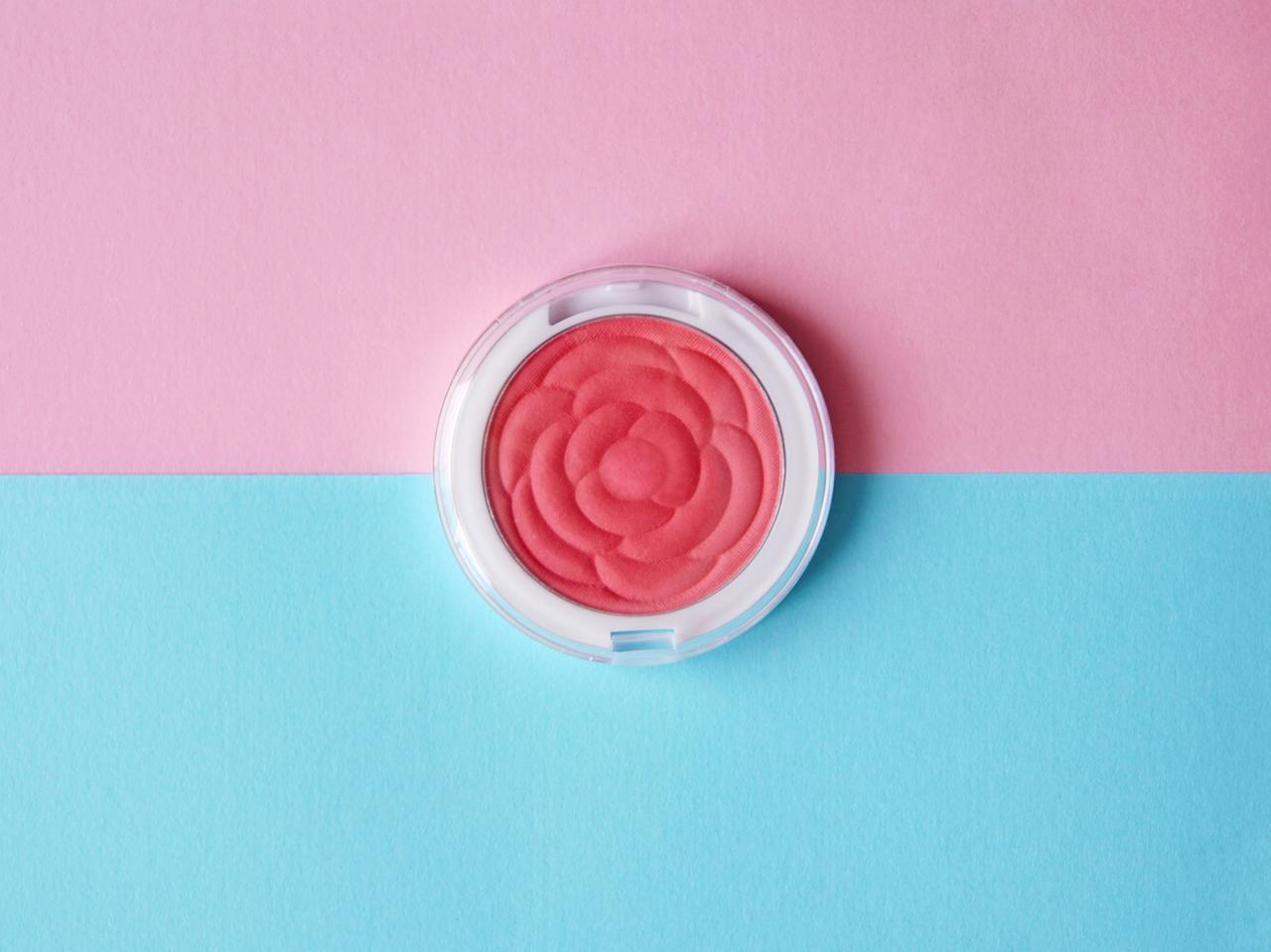 あか抜けポイントは「チーク」の塗り方にアリ!左右対称に仕上げるコツ