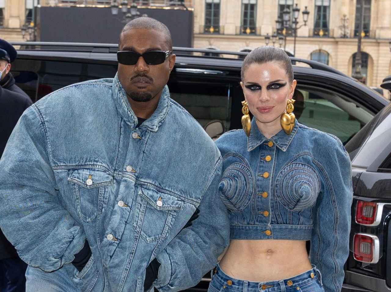 セックスが人生で重要な役割を果たすジュリア・フォックス、カニエ・ウェストとは「何もなかった」と告白