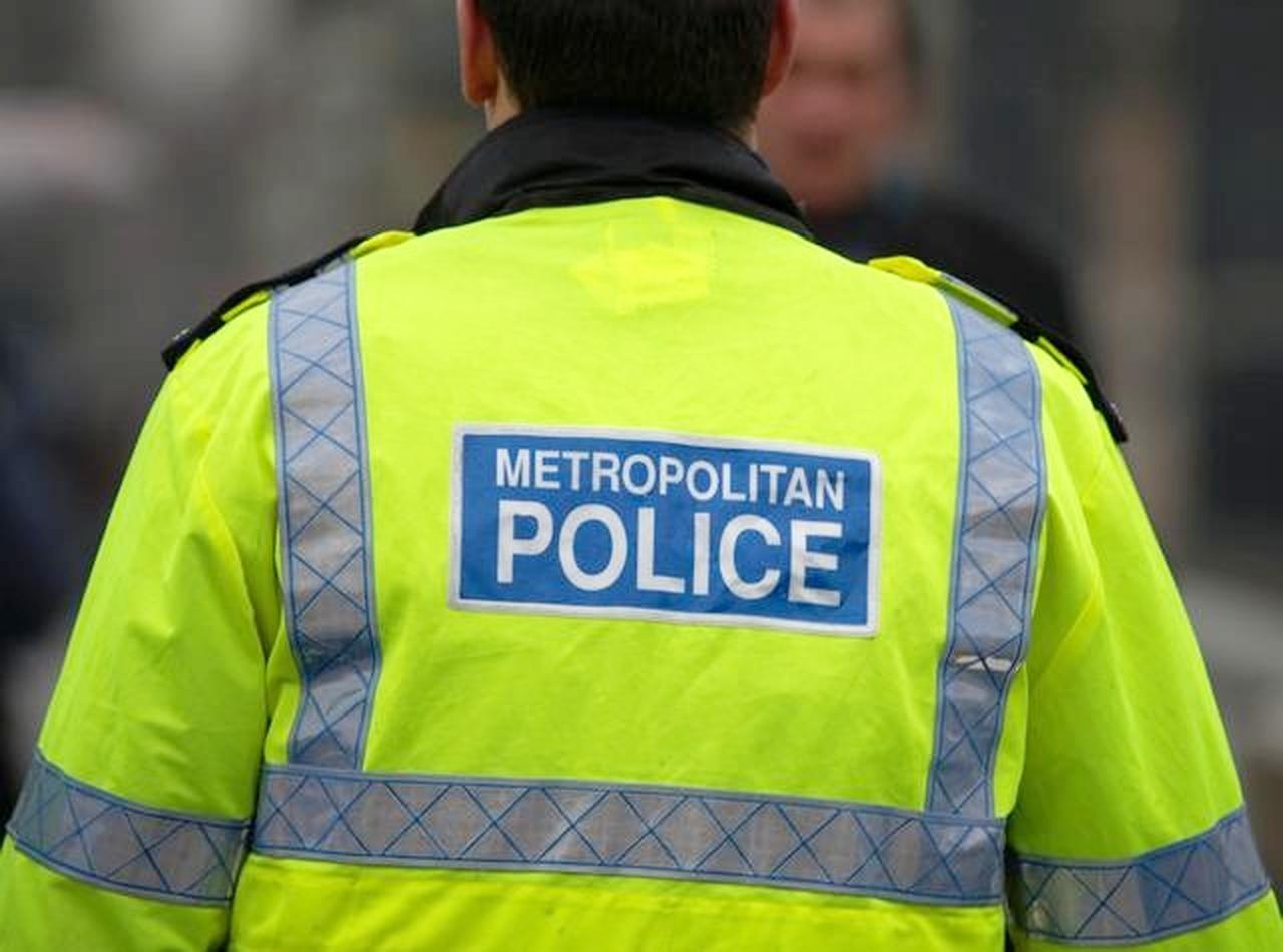 警察官に噛みついた女性、弁護士のまさかの主張が通り刑務所行きを免れる