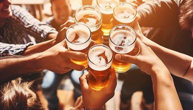 家父長制サブカル「ラッド・カルチャー」が生む性被害、その文化のなかで活躍した英男性セレブに性加害告発