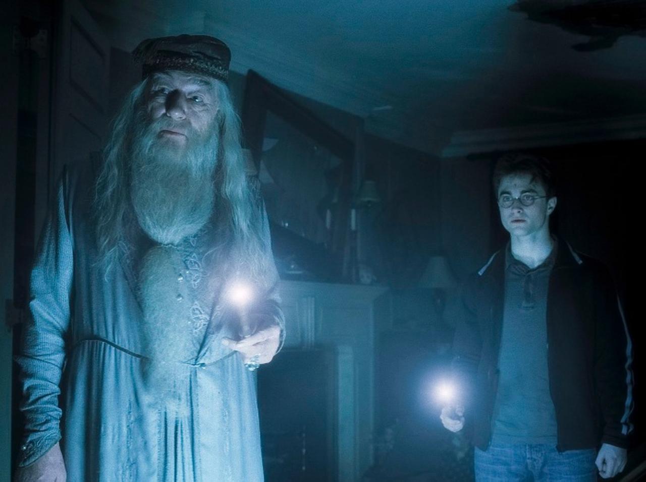 ダンブルドア校長役は“共演者を笑わせる天才”、ハリー・ポッター役が撮影中の「裏話」を明かす