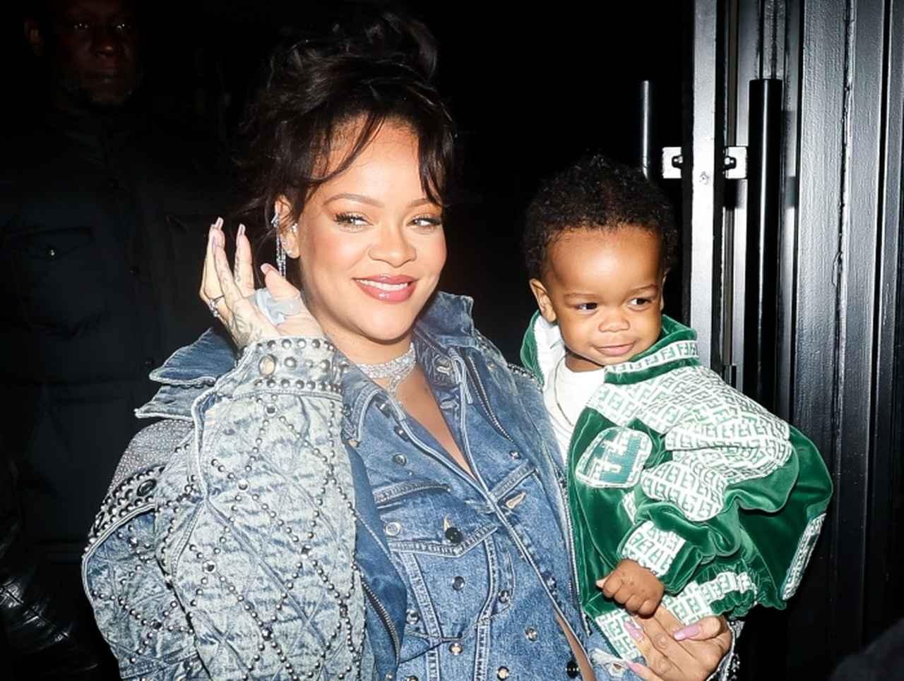 リアーナ家族4人の写真が公開！「ザ・メイヤー・ボーイズ」と喜ぶ