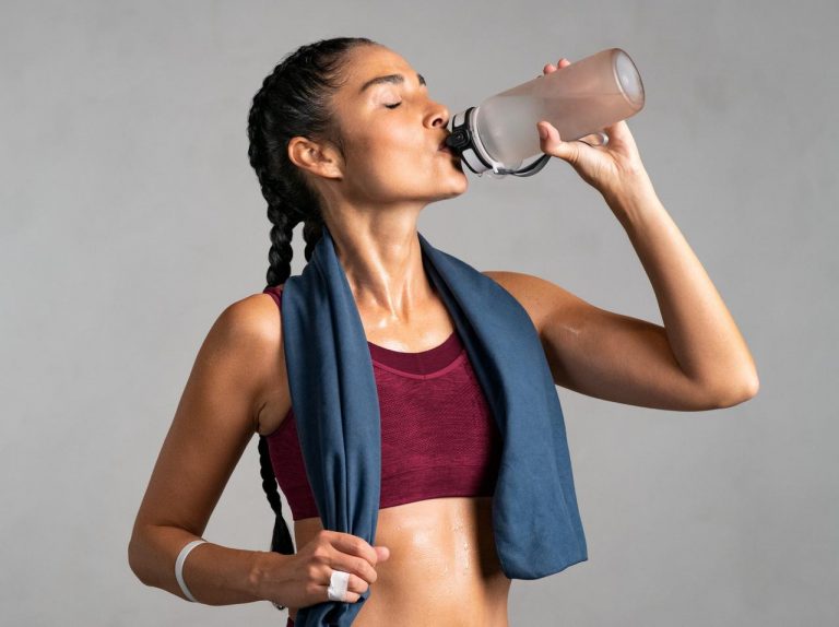 運動中の「水分補給」のベストな頻度は?スポーツ栄養士が教えるその目安