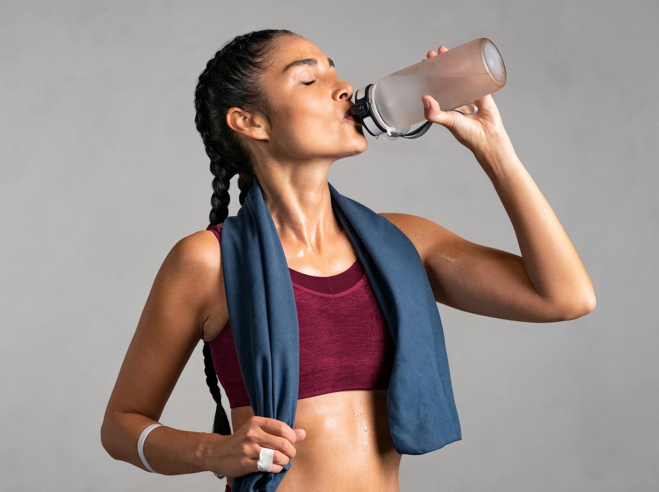 運動中の「水分補給」のベストな頻度は？スポーツ栄養士が教えるその目安