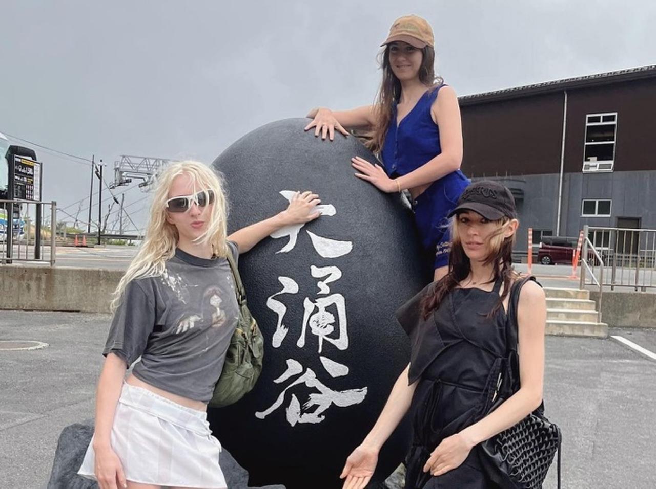 フジロック出演の海外アーティスト同士が一緒に日本旅行！箱根温泉をエンジョイ