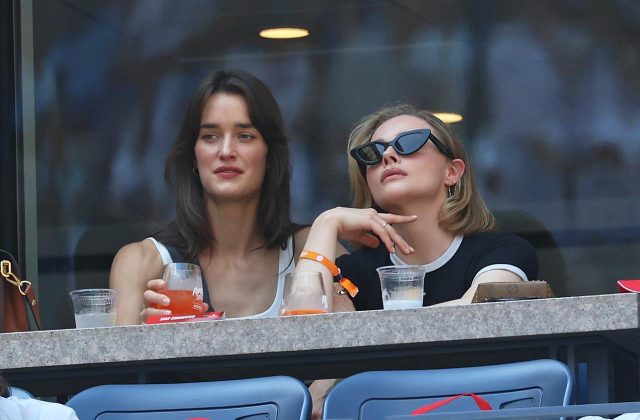 クロエ・モレッツがモデル彼女を連れてテニス観戦デート【写真アリ】