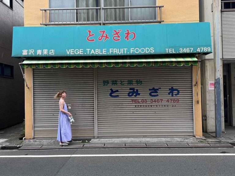 ドトールで宇治抹茶ラテ飲むのは『アイ・カーリー』女優！ お忍び来日していた【写真アリ】