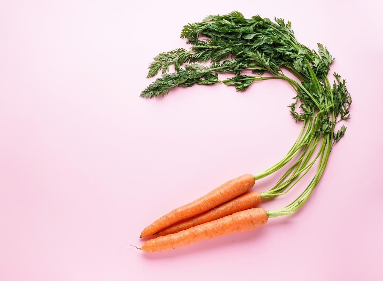 にんじんを食べ続けると“肌の色が変わる”って本当？メカニズムを海外の皮膚科医が解説