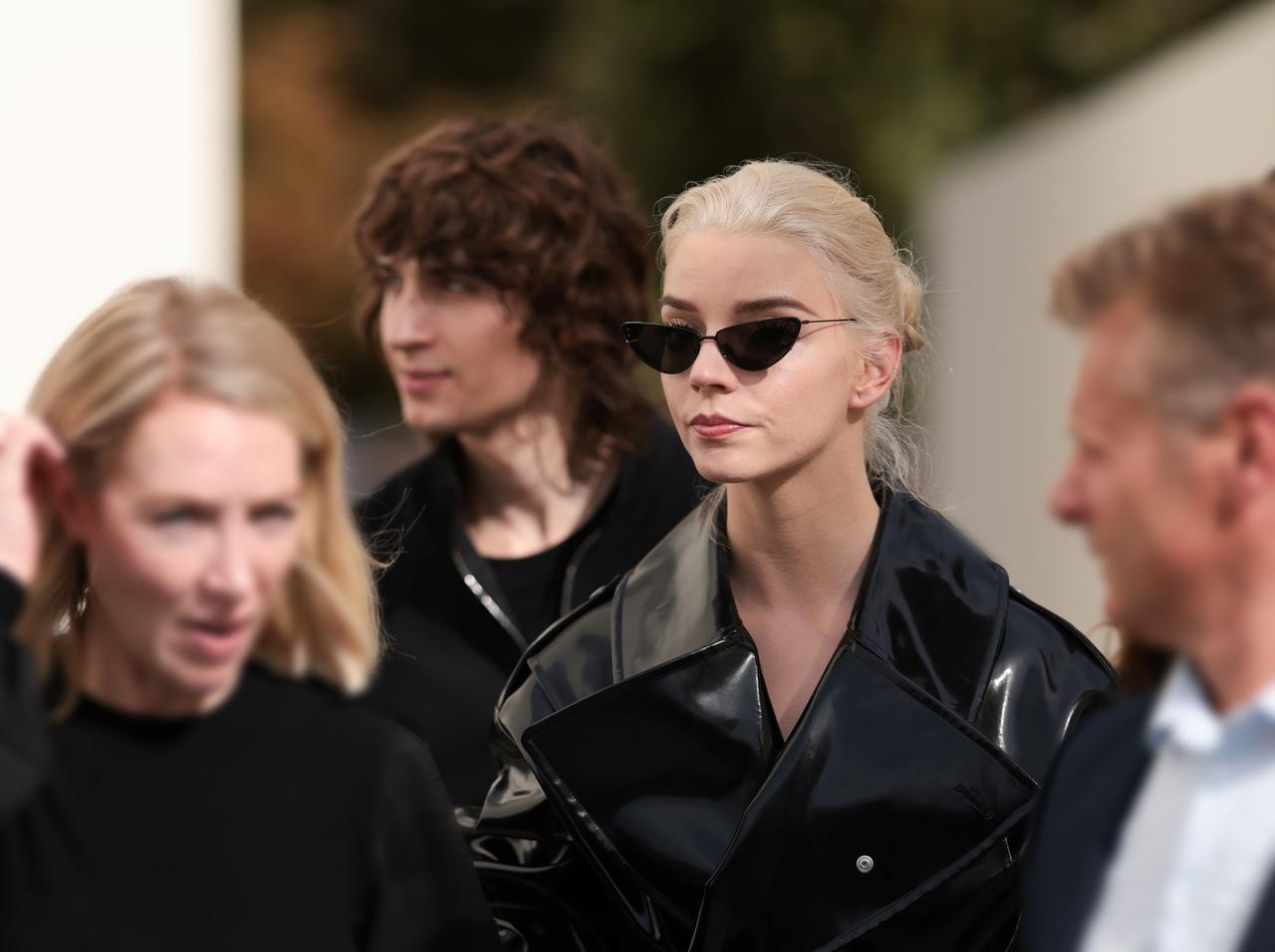 やっぱり結婚していた！アニャ・テイラー＝ジョイが「夫」をセレブたちに紹介