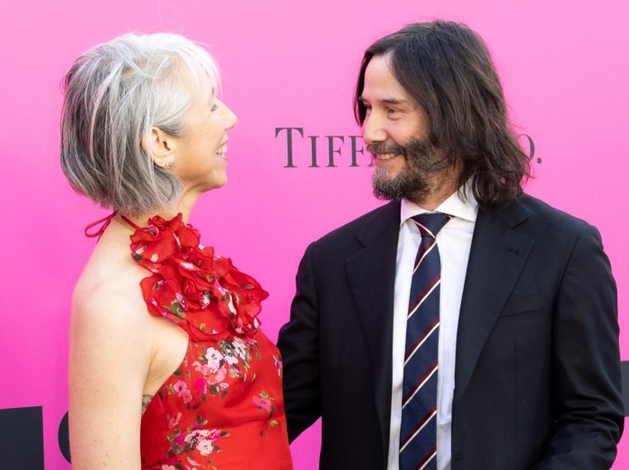 キアヌ・リーブスの恋人が「キアヌの好きなところ」を明かす