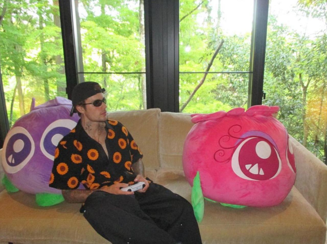 ジャスティン・ビーバーが日本でゲットした「ぬいぐるみ」にファンがザワつく